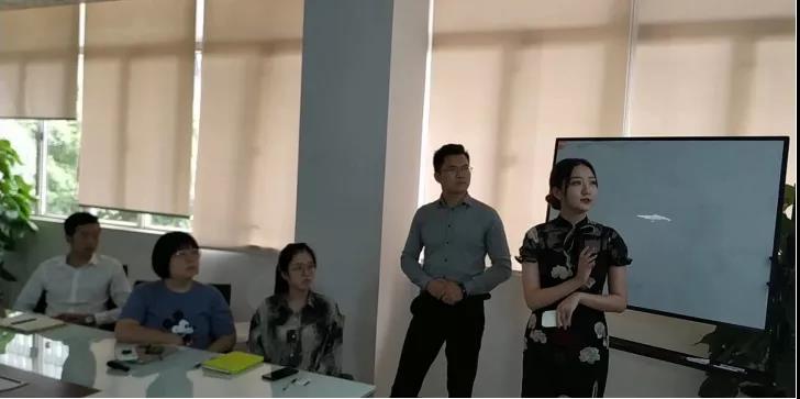 1601253533125235.jpg 朗石人力资源部培训商务礼仪图