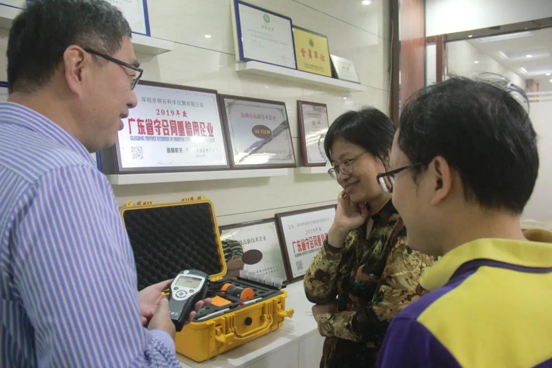 1603414582573699.jpg 林文处长一行参观朗石展厅